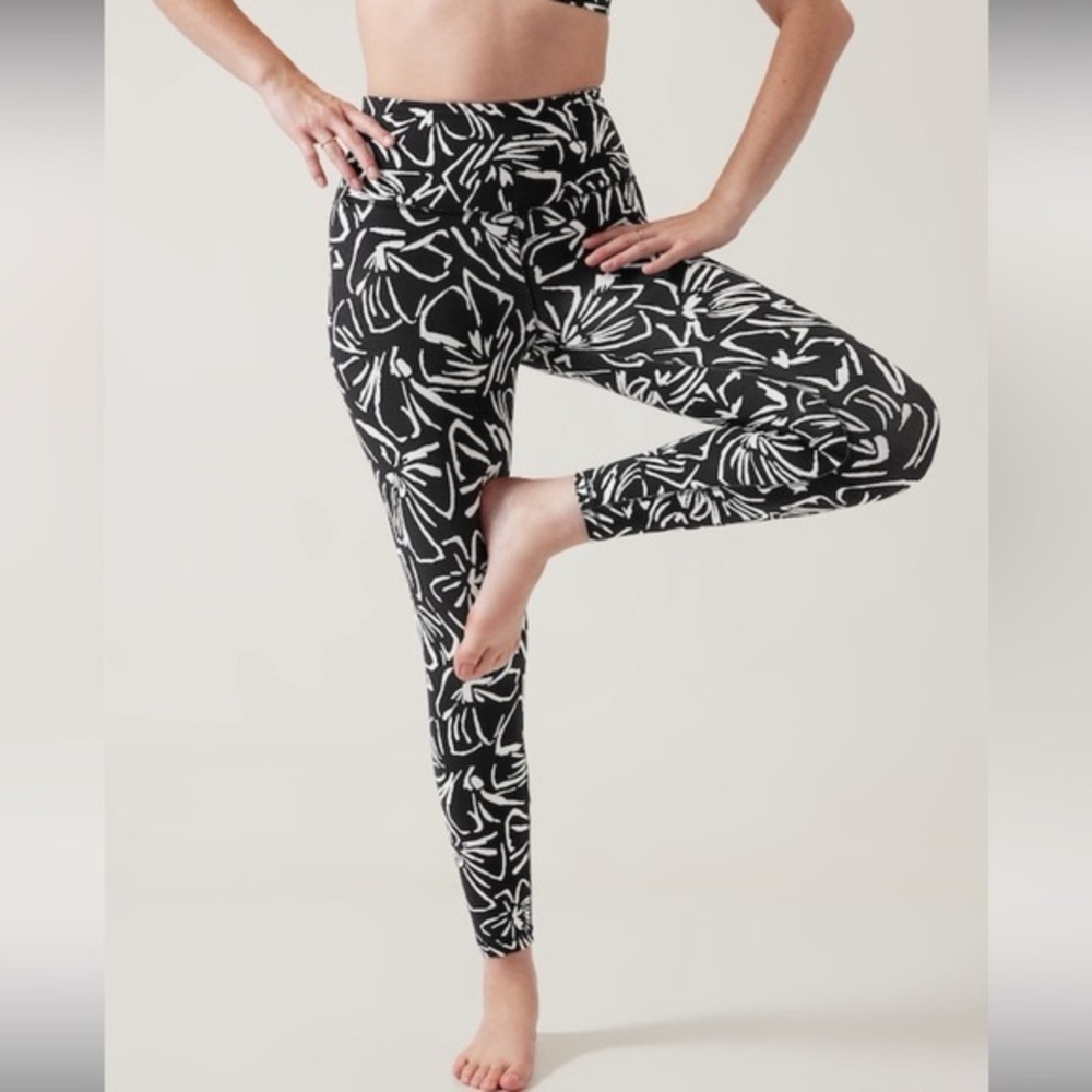 Athleta Elation Textured 7/8 Tight Medium Black White High Rise Yoga Workout Run